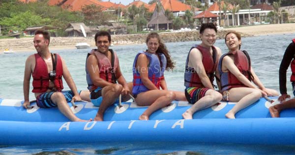 Banana Boat - 8 Permainan Water Sports Untuk Anak Di Bali