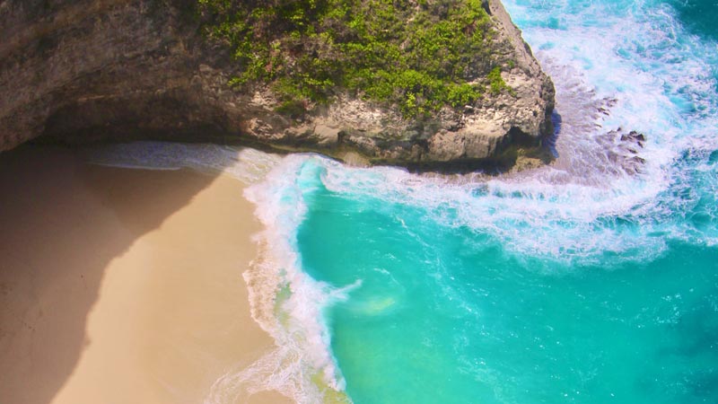 Pemandangan Indah Pantai Kelingking Dari Atas Tebing