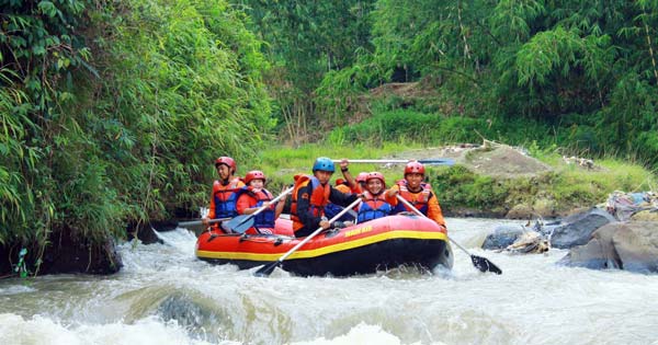 Arung Jeram Sungai Citarik Jawa Barat