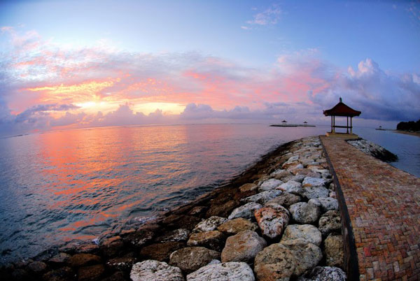 Pantai Sanur Bali - Daya Tarik, Aktivitas Liburan Seru & Peta Lokasi