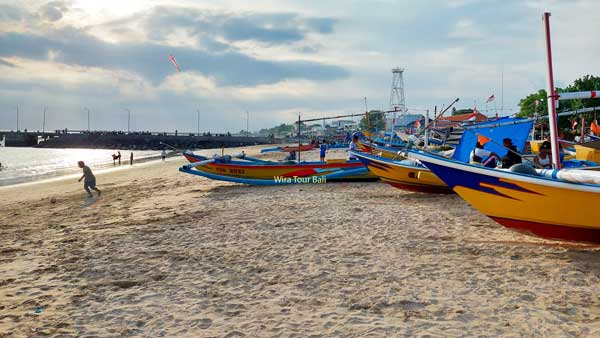 Perahu Tradisional Tepi Kedonganan Beach