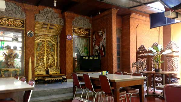 Area Dalam Tempat Makan Warung Wardani Denpasar