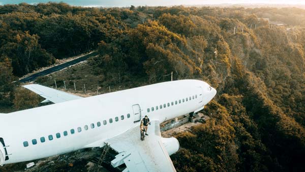 Pesawat Boeing 737-200 Di Atas Tebing Nyang Nyang Beach