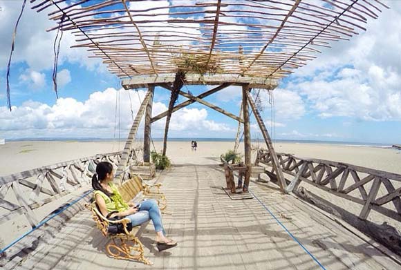 Jembatan Kayu Pantai Kayu Putih Bali