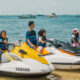 Keluarga bersenang-senang dengan jet ski di Bali, sempurna untuk pengunjung dari segala usia yang tidak bisa berenang.