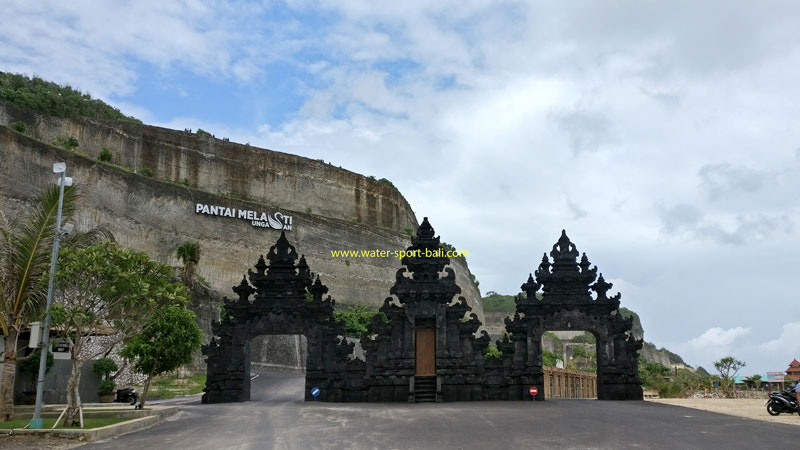 Gerbang Utama Pantai Melasti Ungasan Bali