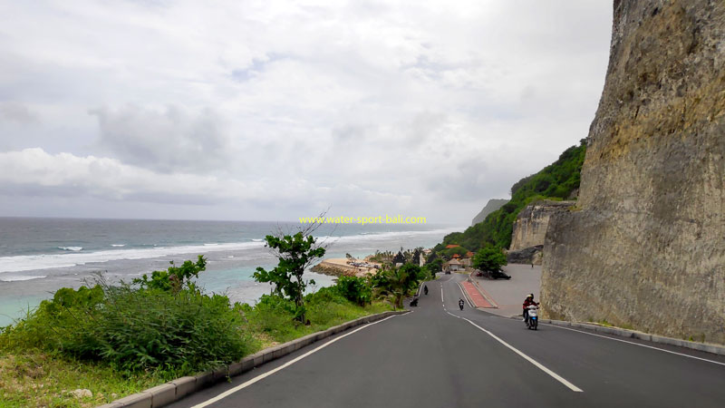 Jalan Menuju Pantai Melasti Di Ungasan Bali