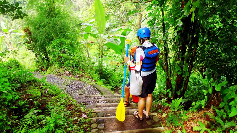 Anak Tangga Menuju Ke Sungai Ayung Ubud