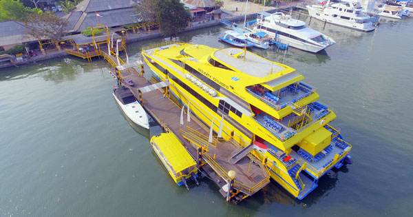 Kapal Pesiar Mewah Bounty Cruise Pelabuhan Benoa 