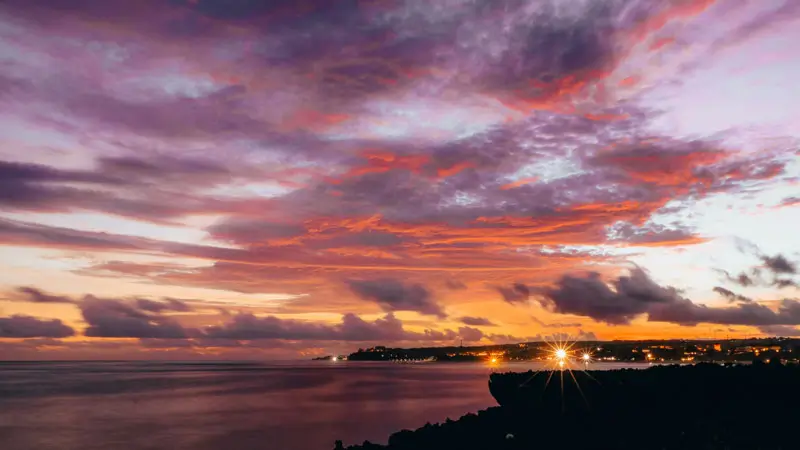 Matahari terbit yang memukau di Pantai Nusa Dua, Bali