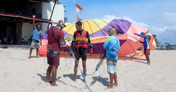 Persiapan Terbang Single Parasailing Tanjung Benoa Bali