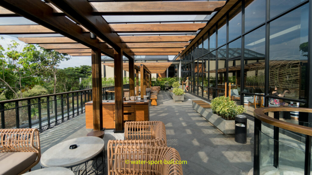 Area Outdoor Starbucks Terbesar Di Asia Tenggara