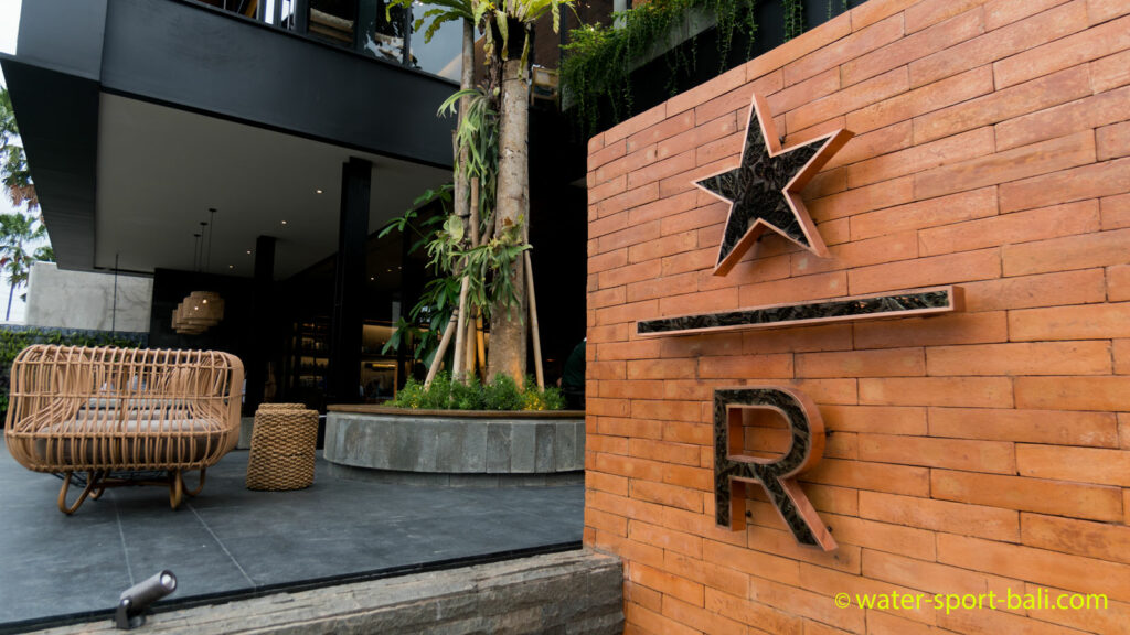 Logo Bali Starbucks Reserve Di Main Lobby