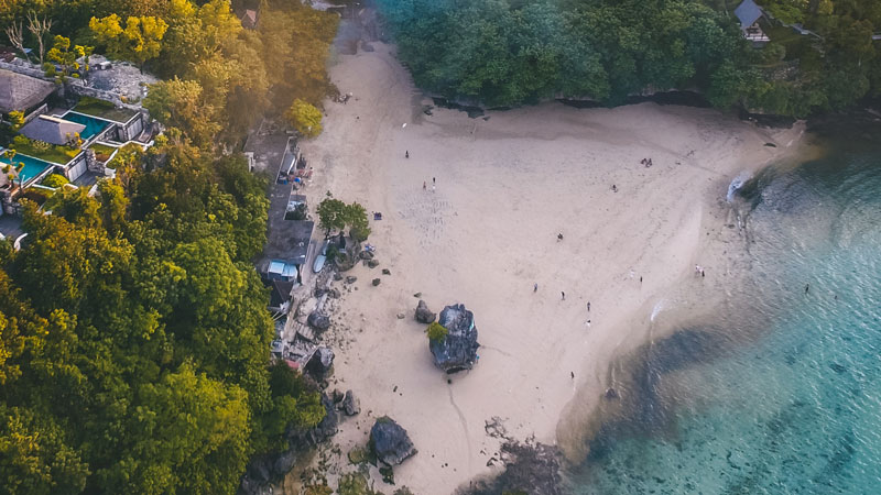 Pantai Padang-Padang Pecatu - Pantai Terbaik Di Bali Untuk Honeymoon