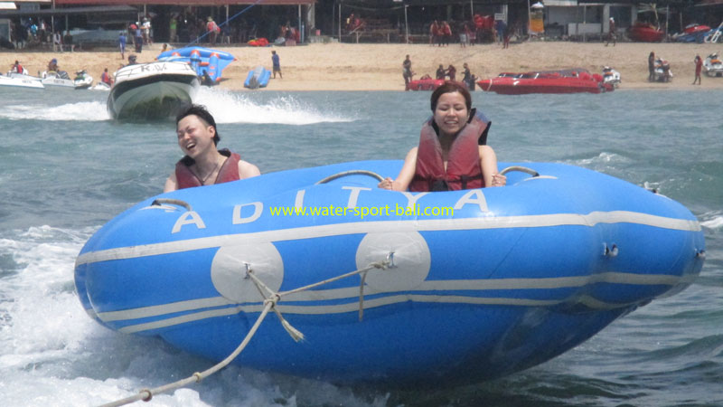 Wisata Bahari Di Atas Permukaan Air Laut