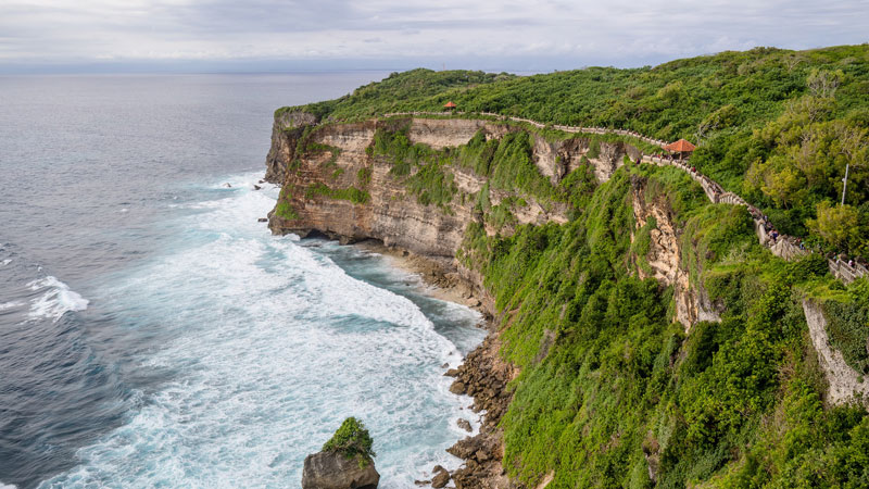 Daya Tarik Alam Uluwatu Bali