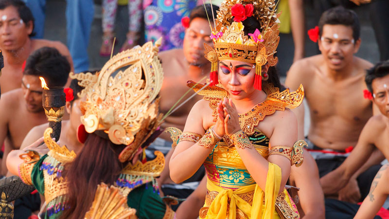 Pertunjukan Tarian Kecak Di Pura Luhur Uluwatu Bali