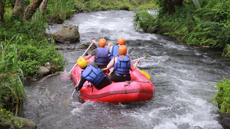 Aktivitas Arung Jeram Bali Mesari Wisata