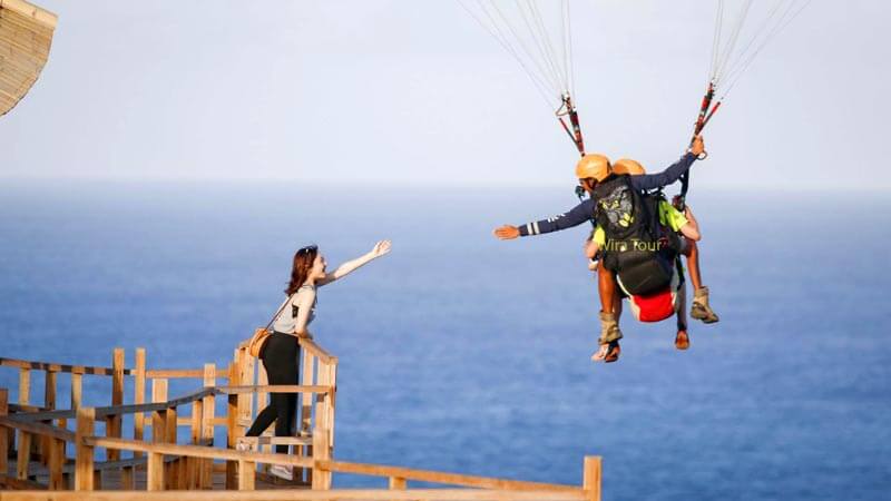 Petualangan paragliding di Riug Bali