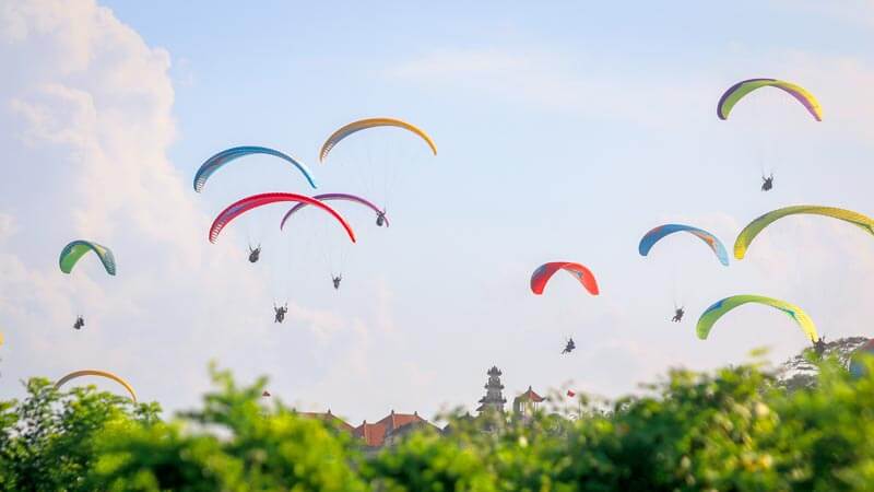 Waktu Terbaik Terbang Menggunakan Paralayang Di Bali