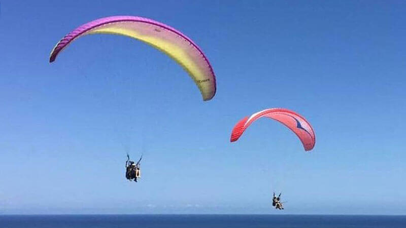 Waktu Terbaik Paralayang di Tebing Timbis Pantai Pandawa Bali