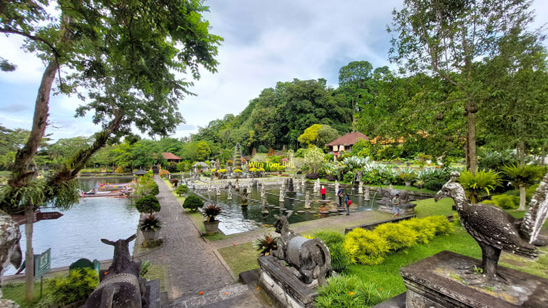 Wisata ke Tirta Gangga - Liburan Tulamben Tanpa Menyelam