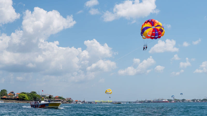 Parasailing Adventure di Pantai Tanjung Benoa Bali