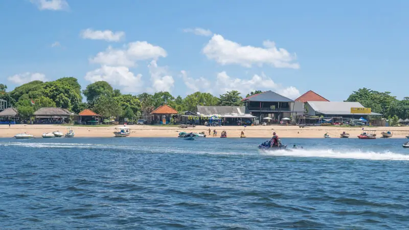 Jet Ski melaju aman di laut Bali. Foto oleh Wira Water Sport – Wira Tour.