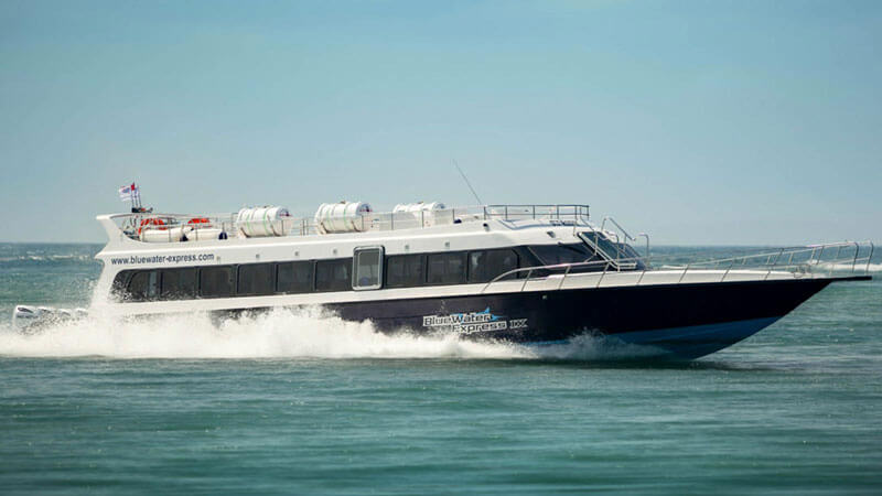 Kapal feri cepat BlueWater Express berlayar di perairan menuju Gili Trawangan.