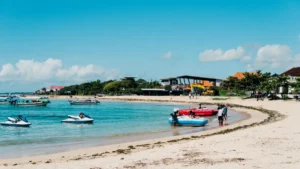 Pantai Tanjung Benoa dengan aktivitas watersport yang terjangkau