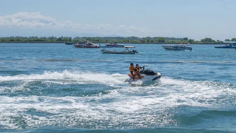 Cara Naik Jet Ski di Bali untuk pemula, tandem dengan life jacket