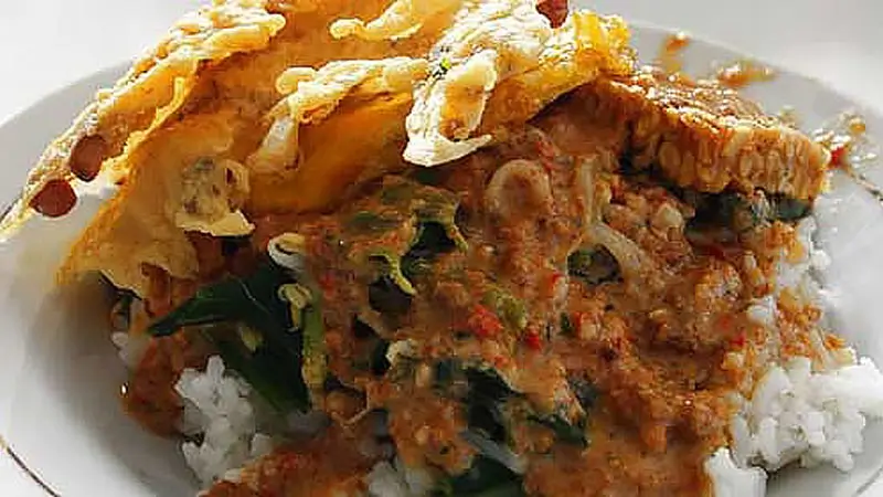 Nasi pecel halal murah – Warung Bu Tinuk Tuban