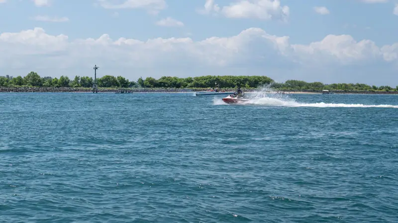 Jet ski melaju di perairan tenang sekitar Nusa Dua Bali
