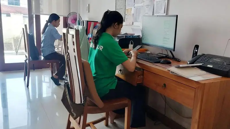 Tim Wira Tour Bali memproses pesan WhatsApp dan verifikasi pembayaran