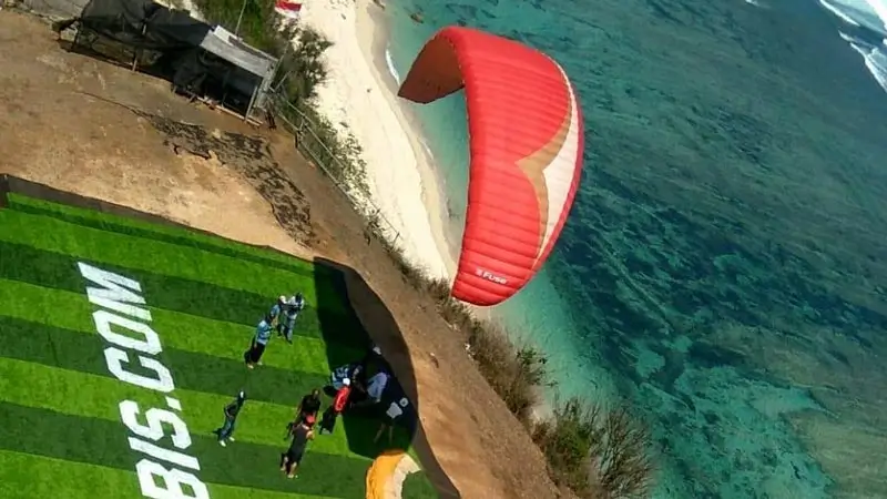 Area lepas landas di tebing Kutuh dekat Pantai Pandawa