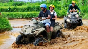 Wisatawan mengikuti aktivitas adventure di Bali dengan ATV
