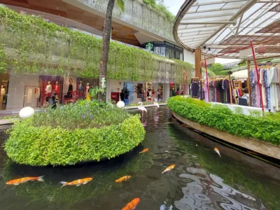 Area belanja terbuka di Beachwalk Mall Kuta