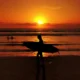 Sunset di Pantai Legian Bali dengan siluet peselancar