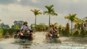 Peserta mengendarai ATV di Kuber Bali Adventure Payangan